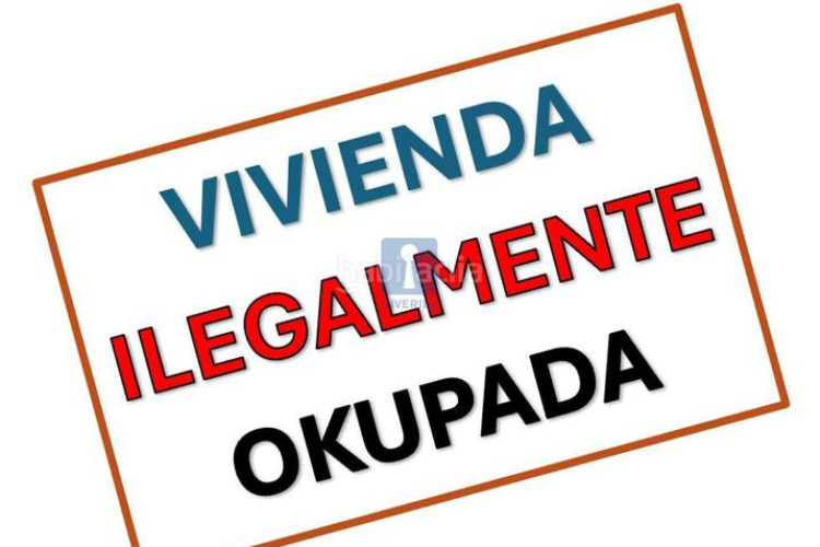 Piso inmueble ilegalmente okupado situado en la calle mossen tatcher 15, 21, , barcelona en Terrassa