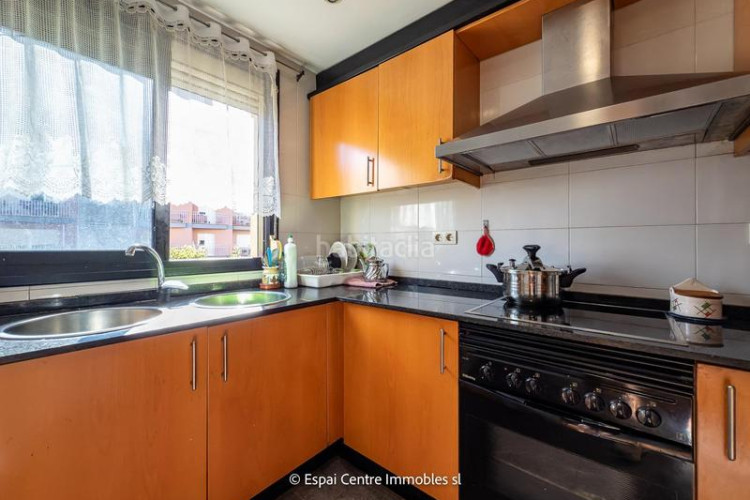 Piso vive en sant pere piso de 88 m con 3 habitaciones, 2 baños y salón luminoso. ubicación ideal cerca de todo en Terrassa