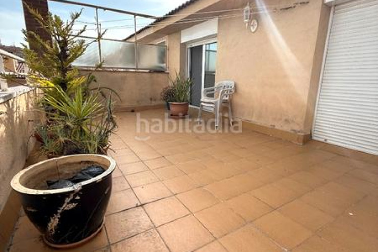 Dúplex ático dúplex, 4 habs.+ 3 wc, ascensor, parking y 2 terrazas. en Terrassa