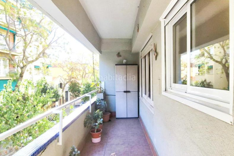 Piso cantoner de 115 m2 amb 4 hab i 2 banys al carrer faraday a 100 metres de la plaça del progres en Terrassa