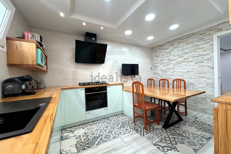 Casa independiente en calle de Girona