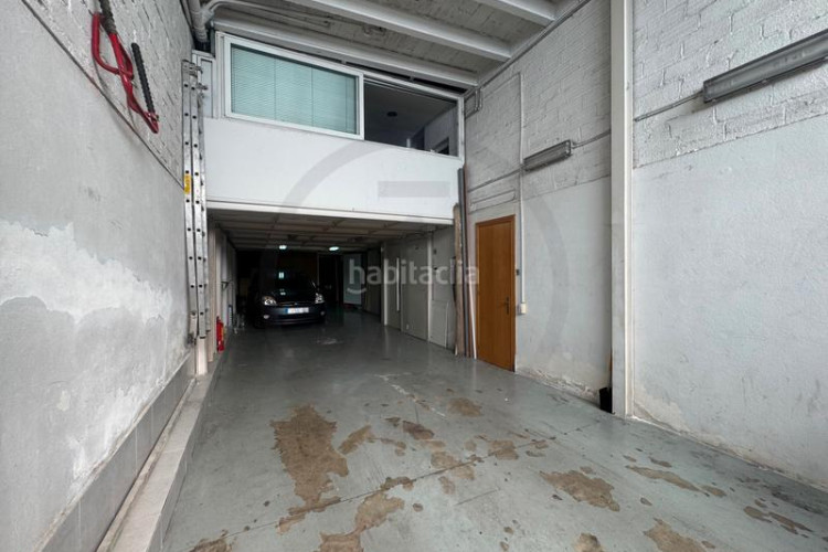 Casa adosada amplia casa adosada en La Maurina – 293 m², con garaje, ascensor y terrazas en Terrassa