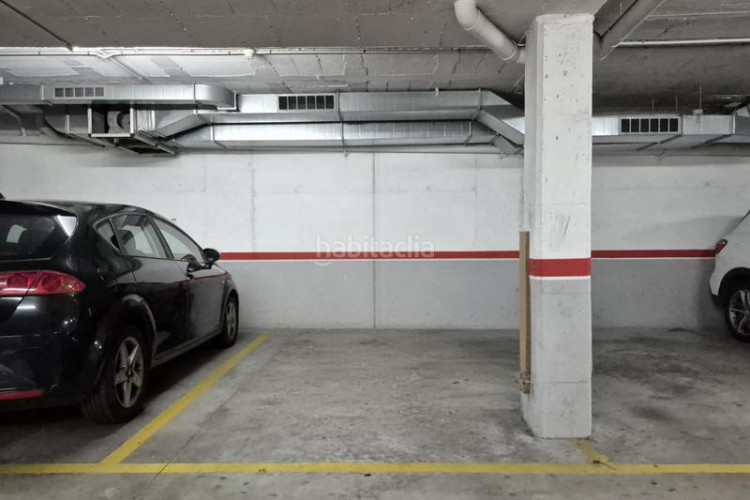 Planta baja  seminueva de 3 hab con patio de 60 m2 sur en rambla francesc macia en Terrassa