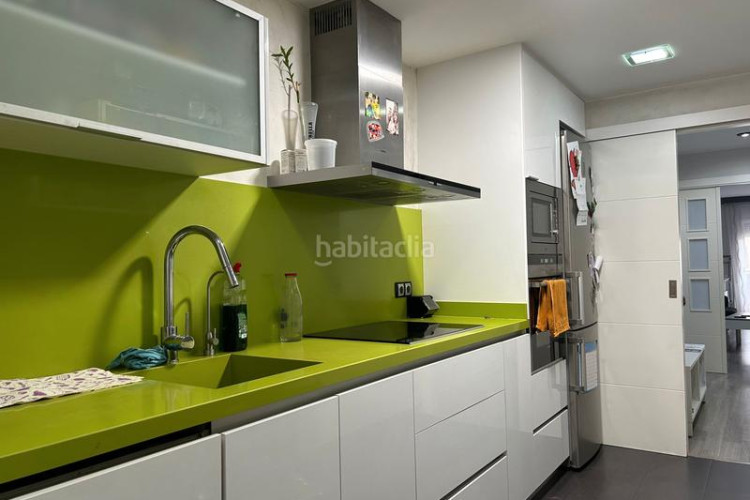 Piso 3 habitaciones, terraza, balcón y parking en Terrassa