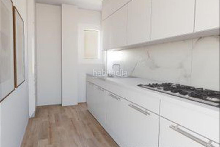 Piso  en venta en zona escoles, 3 dormitorios. en Terrassa