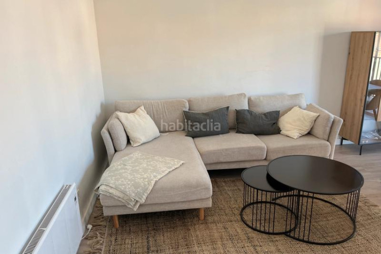 Piso en carrer de topete 52 precioso piso muy luminoso en inmejorable ubicación: consta de un salón-comedor, cocina, 3 habitaciones, baño, aseo, balcón y tra. en Terrassa