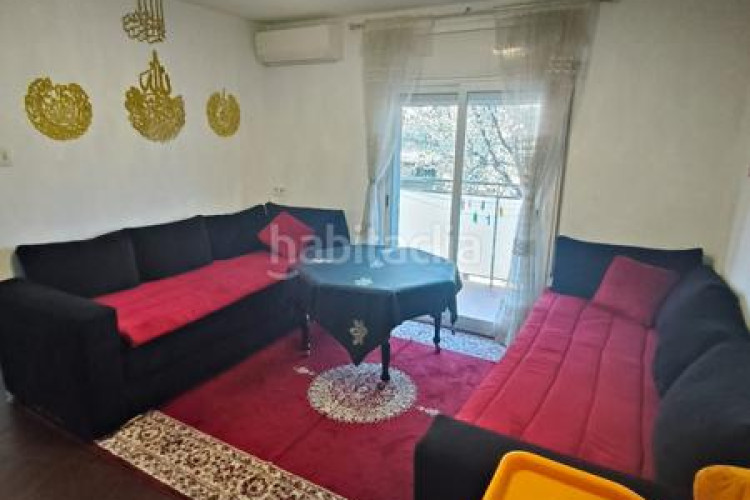 Piso  reformado en La Cogullada 3 dormitorios, 1 baño, todo exterior, cocina individual, con dos balcones uno de 6m y otro de 4m y en Terrassa