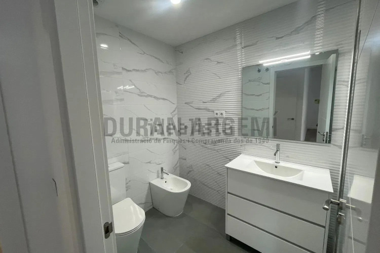 Piso en calle Transversal, 181