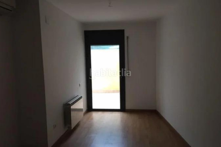 Piso (barcelona). en rentabilidad (se vende alquilado, no se puede visitar ni hipotecar). en Terrassa