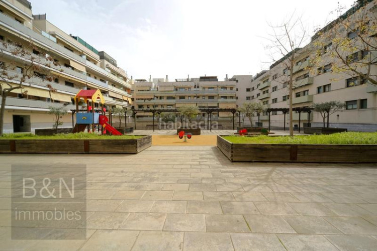 Piso te vas a enamorar de su carácter! amplio, luminoso, con zona comunitaria y plaza de párquing con trastero en Terrassa