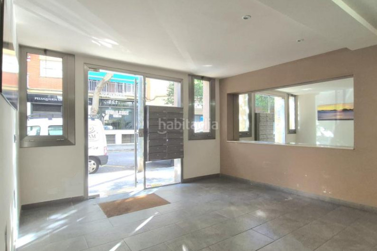 Piso cantoner de 115 m2 amb 4 hab i 2 banys al carrer faraday a 100 metres de la plaça del progres en Terrassa