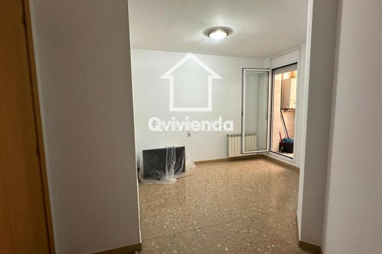 Piso  en planta baja de 3 habitaciones, todo exterior, La Cogullada en Terrassa
