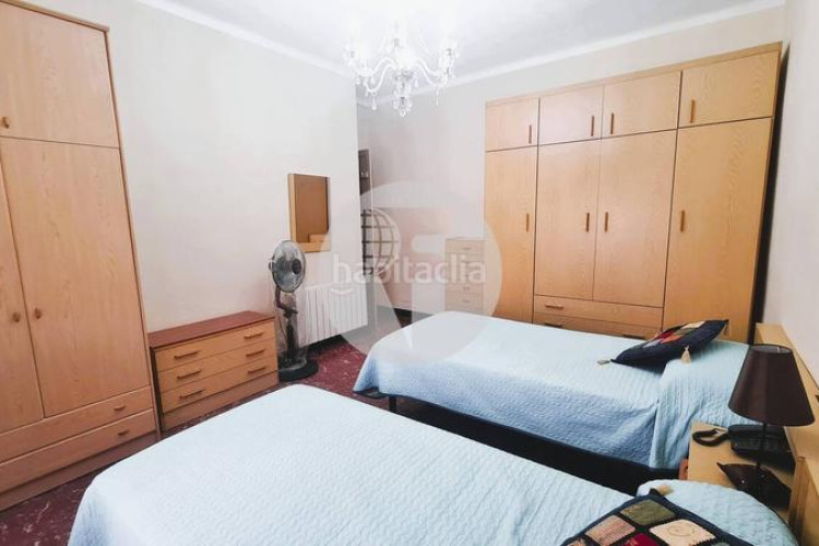 Piso descubre este piso funcional y con mucho potencial! en Terrassa