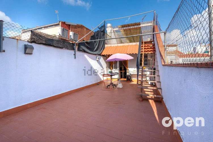 Chalet adosado en calle de Pau Claris