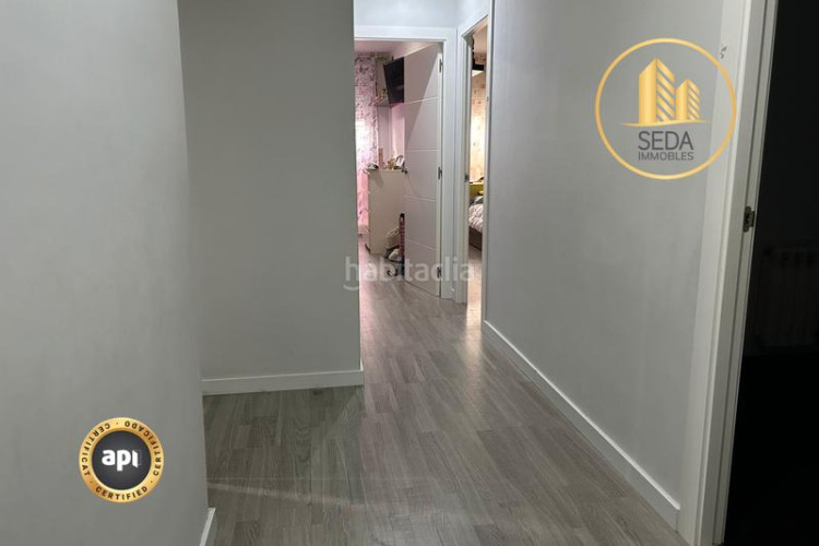Piso amplio piso familiar con suite, balcones y parking en zona residencial tranquila en Terrassa