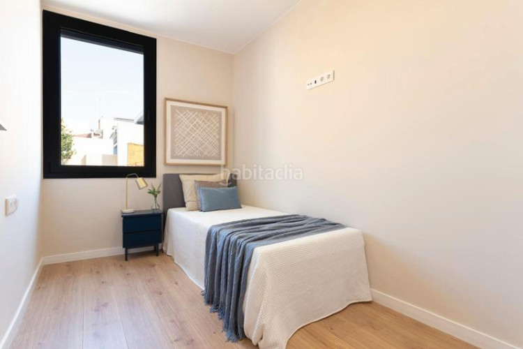 Piso precioso piso en inmejorable ubicación: vivienda esquinera con mucha luz: salón-comedor-cocina, 3 habitaciones, 2 baños, terraza.. en Terrassa