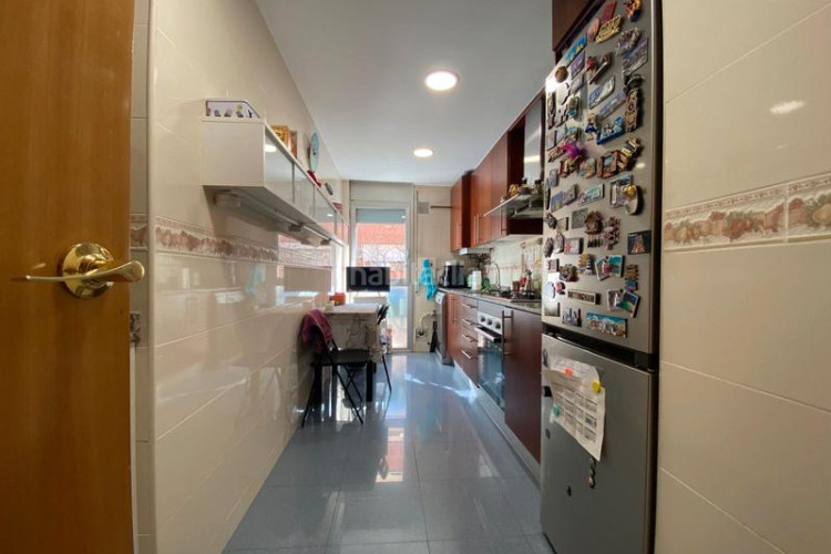 Piso zona de siglo xx. piso de 2habs + 1lav + trastero + pk opcional en Terrassa