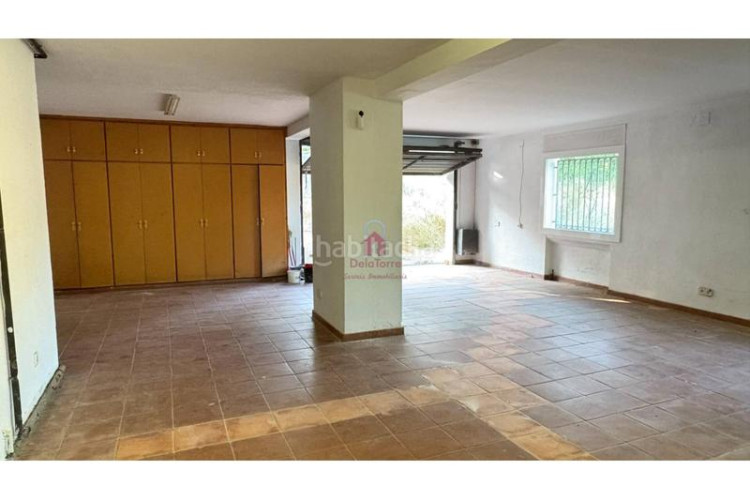 Casa  de 200m construidos en venta a 4 vientos en la urbanización font de lespardenya, en Terrassa