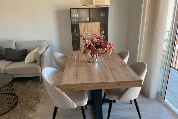 Piso en carrer de topete 52 precioso piso muy luminoso en inmejorable ubicación: consta de un salón-comedor, cocina, 3 habitaciones, baño, aseo, balcón y tra. en Terrassa