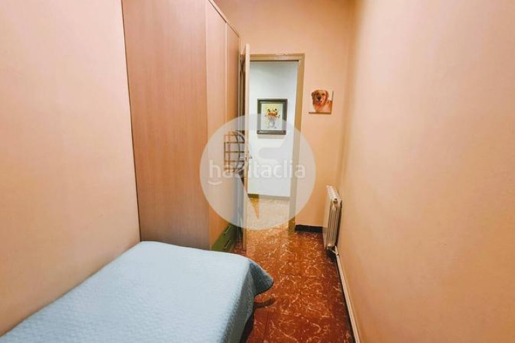 Piso descubre este piso funcional y con mucho potencial! en Terrassa