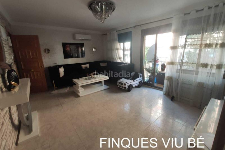 Piso  reformado de 3 habitaciones exterior con balcón en Terrassa