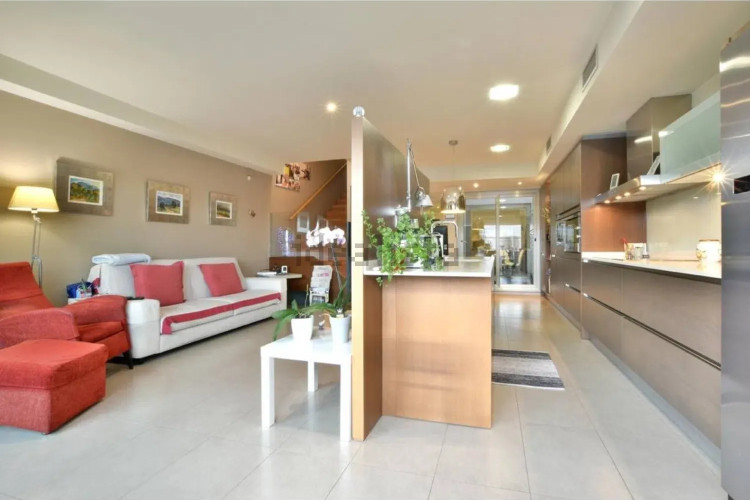 Chalet en calle de la Poetessa Caparà