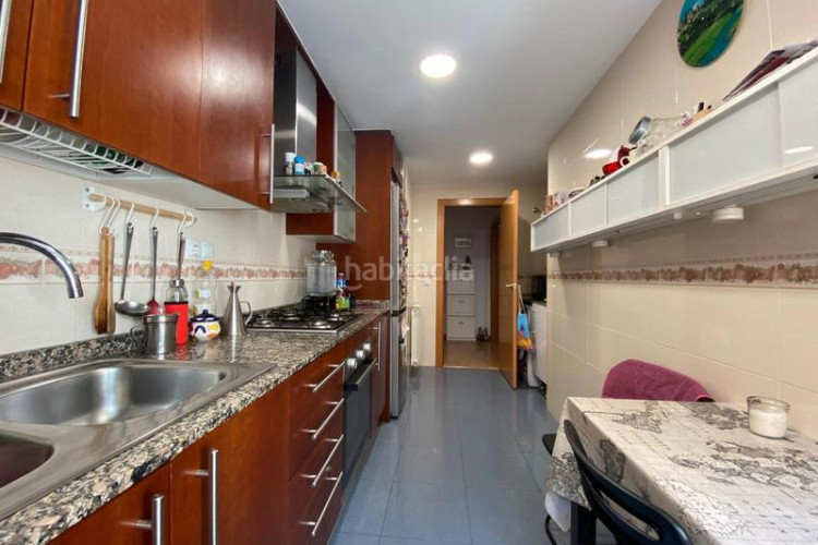 Piso zona de siglo xx. piso de 2habs + 1lav + trastero + pk opcional en Terrassa