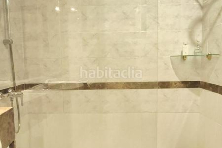 Piso cantoner de 115 m2 amb 4 hab i 2 banys al carrer faraday a 100 metres de la plaça del progres en Terrassa