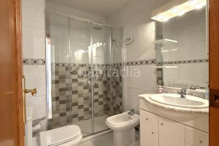 Dúplex ático dúplex, 4 habs.+ 3 wc, ascensor, parking y 2 terrazas. en Terrassa