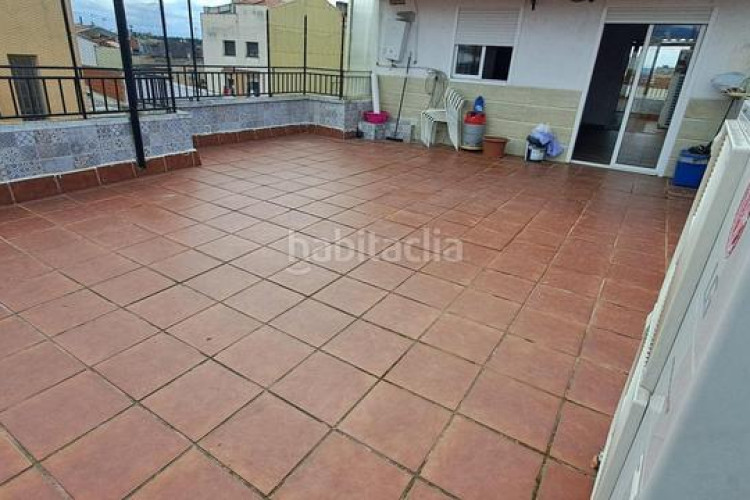 Ático atico totalmente reformado. 2 hab. dobles. 2 terrazas. amplio estudio. en Terrassa