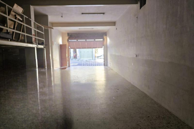 Chalet casa de 3 plantas con piscina y gran garajealmacén en Terrassa