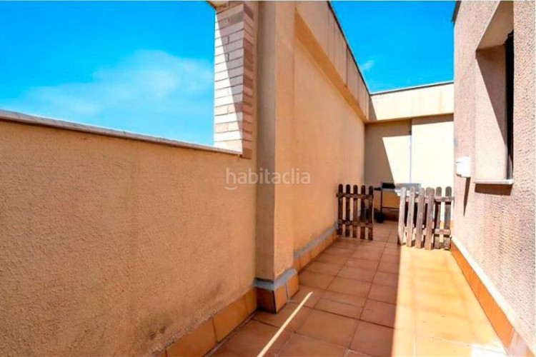 Dúplex en carrer de miquel vives 5 exclusivo duplex: salón-comedor, cocina, 4 habitaciones, 3 baños, terraza, pk y trastero en Terrassa