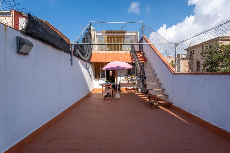 Chalet adosado en calle de Pau Claris