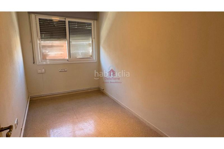 Ático  en venta tocando avda. jaume 1 de 105m construidos con salida a terraza de 18m a pie de comedor. en Terrassa