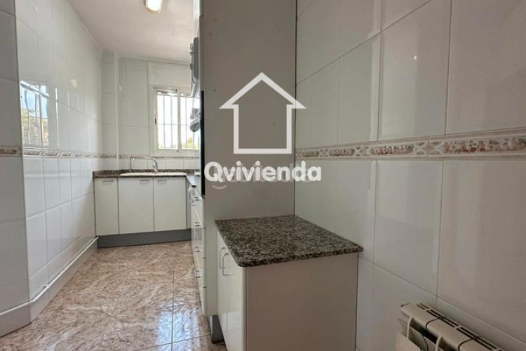 Piso  en planta baja de 3 habitaciones, todo exterior, La Cogullada en Terrassa