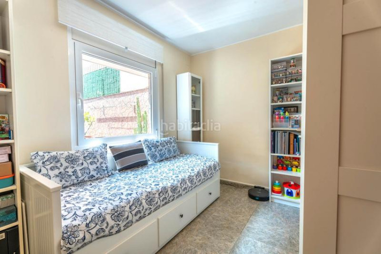 Casa adosada zona de torresana. casa adosada de 3habs. + 1lav. + patio + terraza en Terrassa