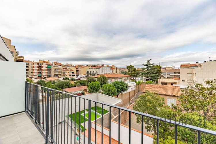 Apartamento en carrer de pere fizes ático dúplex con distribución invertida, suite, terrazas y acabados premium en Terrassa