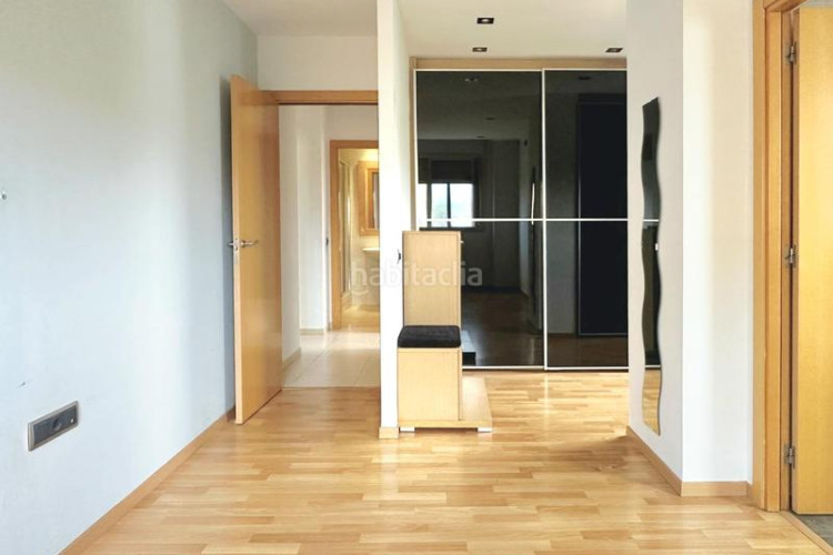 Ático atico seminuevo de 102 m2 con terraza de 53 m2 a pie de comedor con parquing y tratero incluidos en avenida madrid tocando estacio en Terrassa