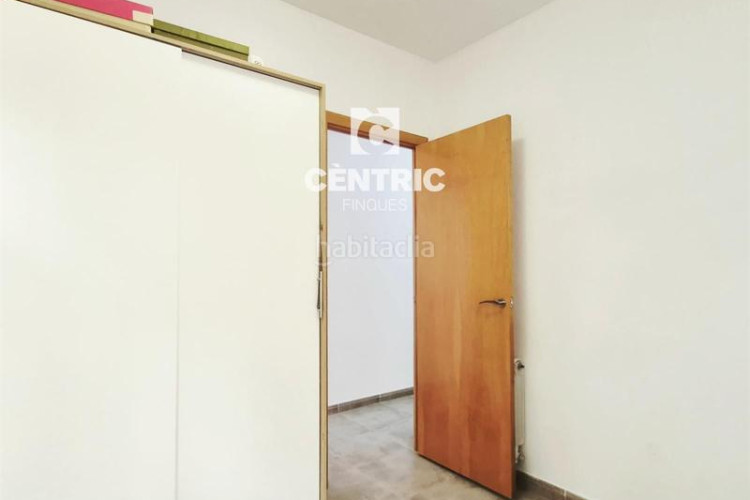 Piso planta baja seminueva de 3 hab con patio 60 m2 sur en francesc macia en Terrassa