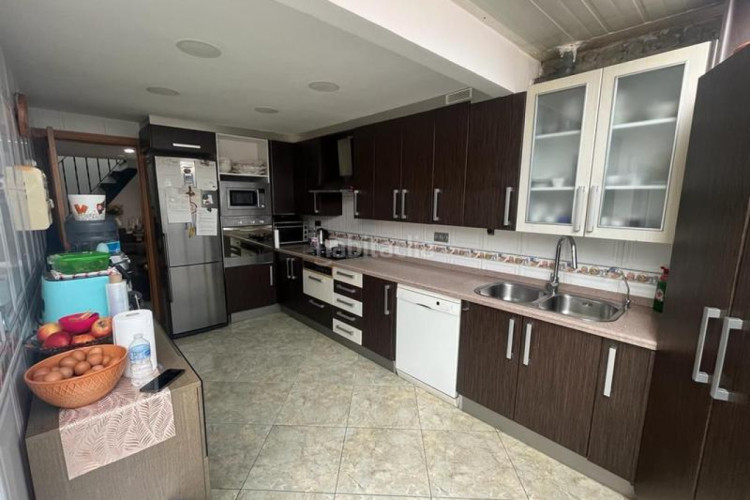 Chalet  en venta en La Cogullada, 5 dormitorios. en Terrassa