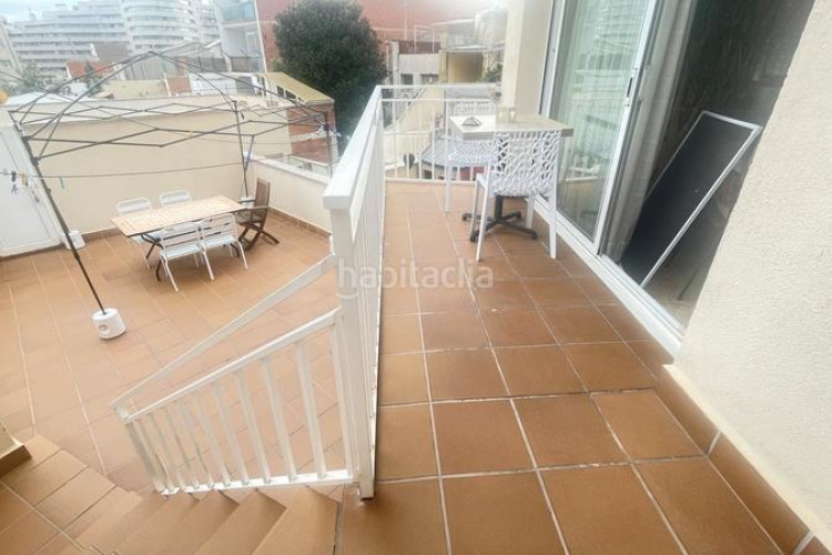 Piso zona de sant pere. piso de 3habs. + 2lav. + balcón + trastero + piscina comunitaria en Terrassa