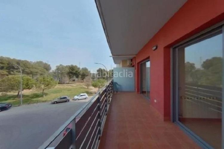 Piso (barcelona). "okupado" (no se puede visitar ni hipotecar). en Terrassa