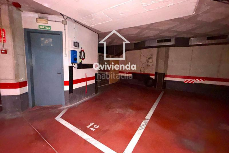 Ático  de 3 habitaciones con gran balcón en av glories catalanes, en Terrassa