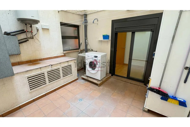 Piso en calle de la Poetessa Caparà