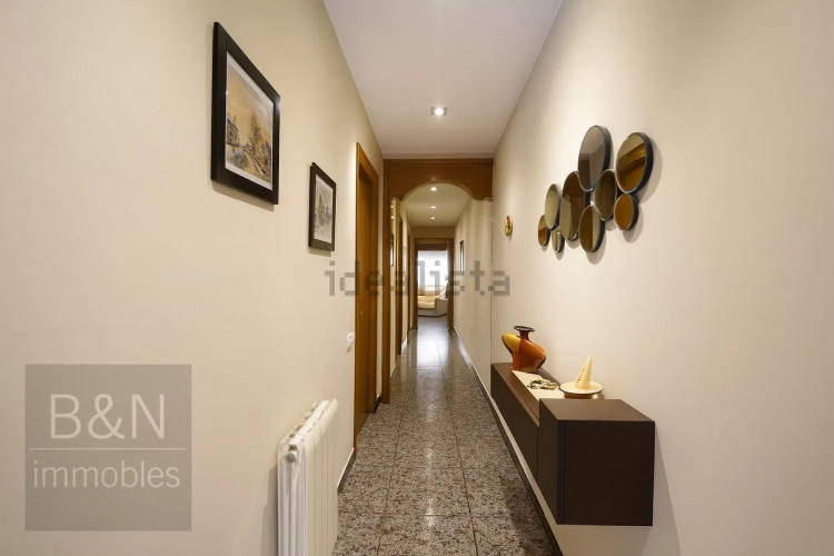 Una planta baja con alma de hogar y dos terrazas que te invitan a disfrutar de la vida