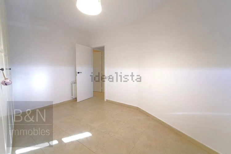 ¡Bienvenido al hogar de tus sueños! Este exclusivo dúplex es mucho más que una vivienda.