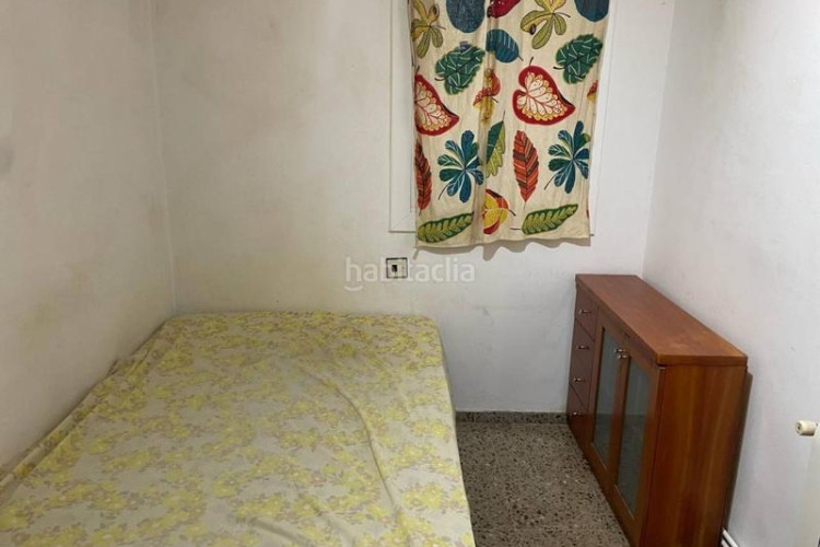 Piso  en muy buena zona ara dejar a su gusto en Terrassa