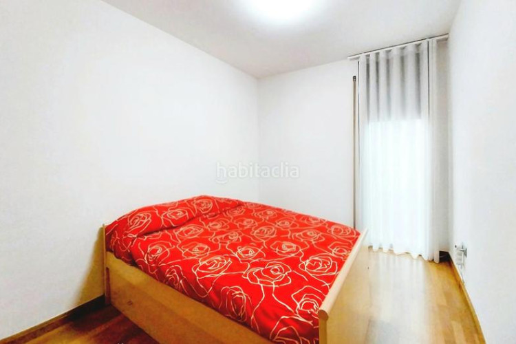 Casa magnifica casa unifamiliar de 230 m2 con 3 hab dobles y gran estudio 55 m2 en Terrassa