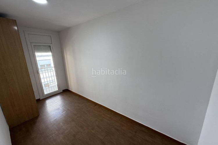 Piso gran piso en can aurell , 4 habitaciones y parking incluido en Terrassa