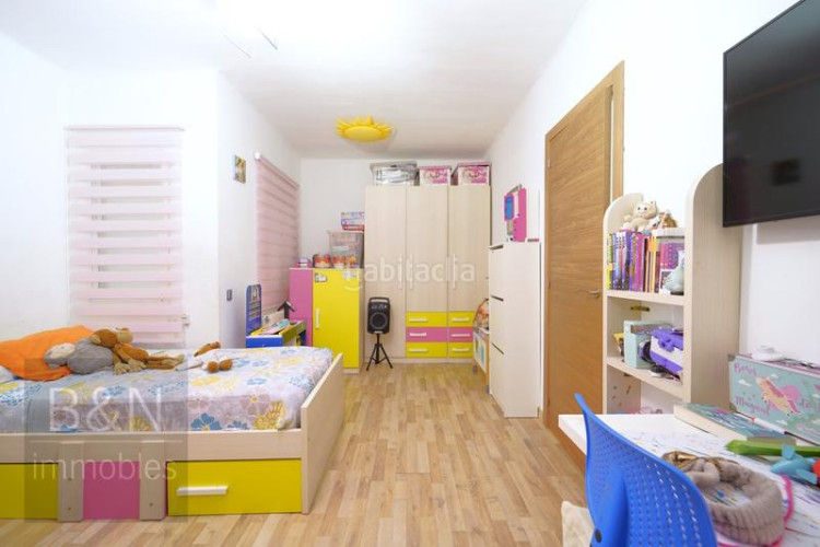 Piso en el centro con terraza de 20m y a un paso del parc vallparadís en Terrassa